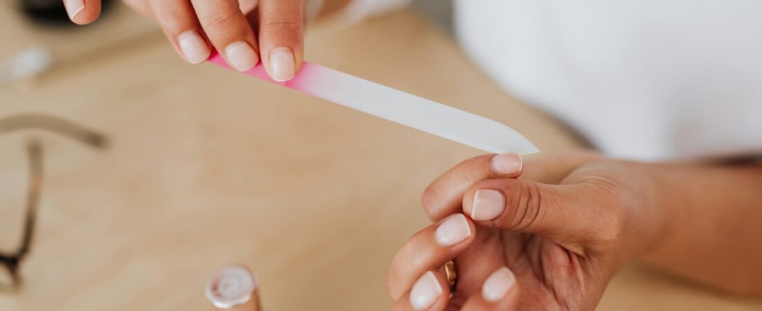 Best Nail Glues for Long-Lasting Press-On Nails (2025 Review)