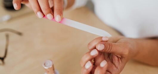 Best Nail Glues for Long-Lasting Press-On Nails (2025 Review)